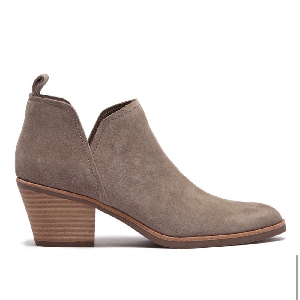 NIB Dolce Vita Eve V-Cut Ankle Boots Bootie Taupe Suede